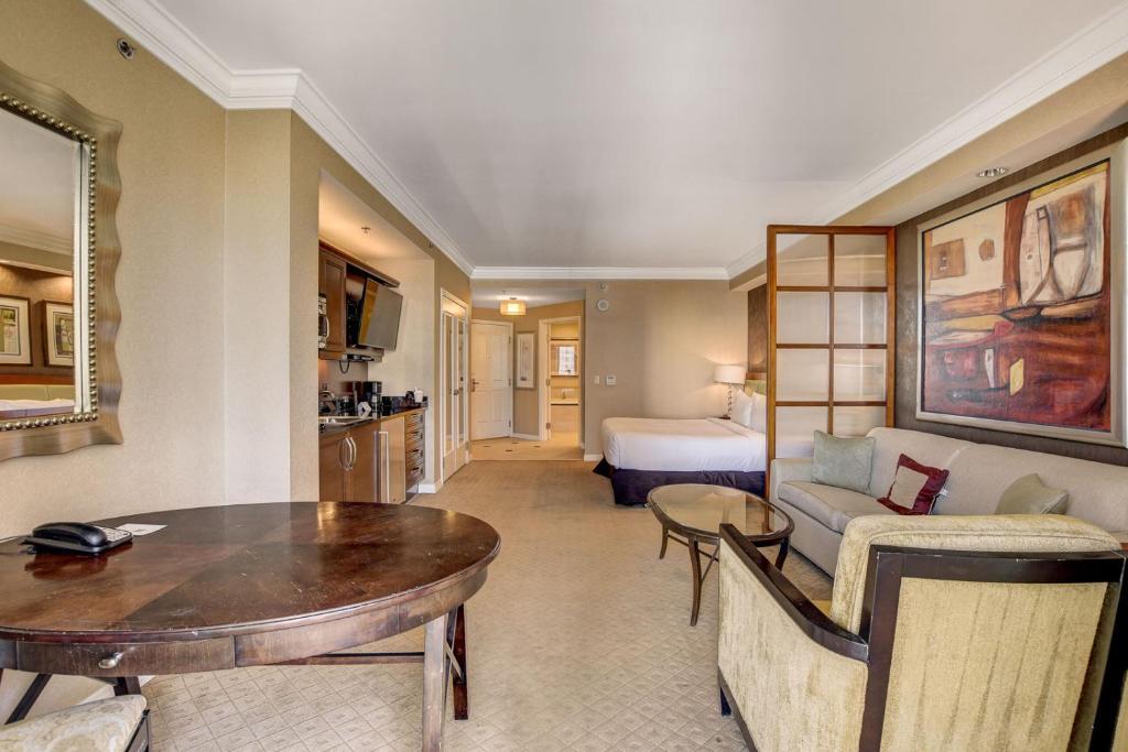Strip & Sphere View! Privately Owned Condo Hotel-The Signature At Mgm Лас Вегас Екстериор снимка